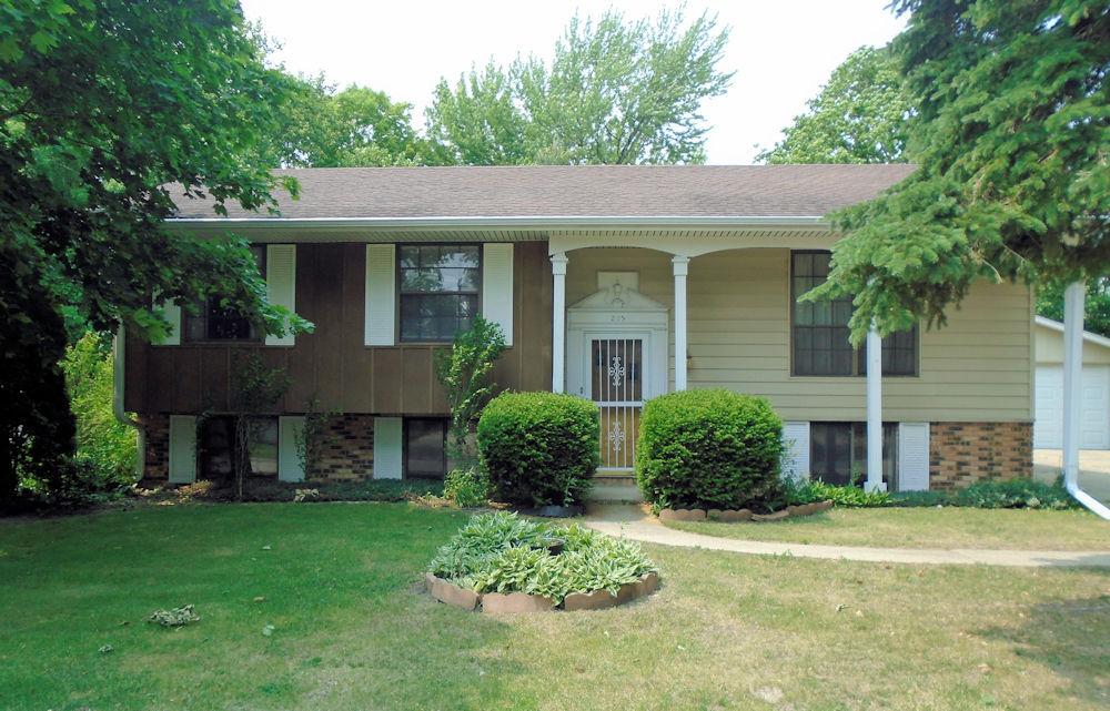 215 Irene Ave., Rochelle, IL 61068