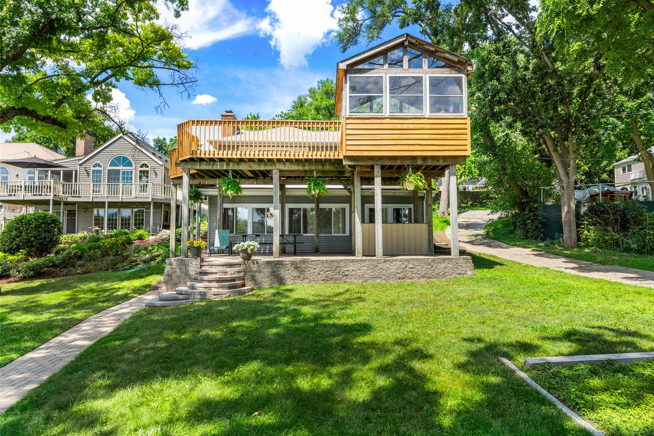 5110 W Lake Shore Dr., Wonder Lake, IL 60097