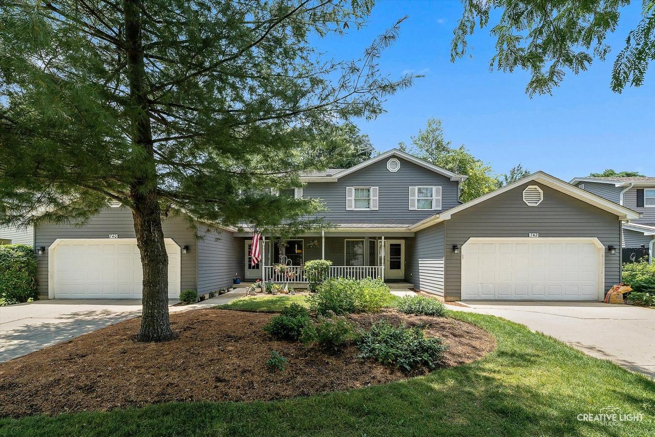 740-42 Cheyenne Ln., Elgin, IL 60123