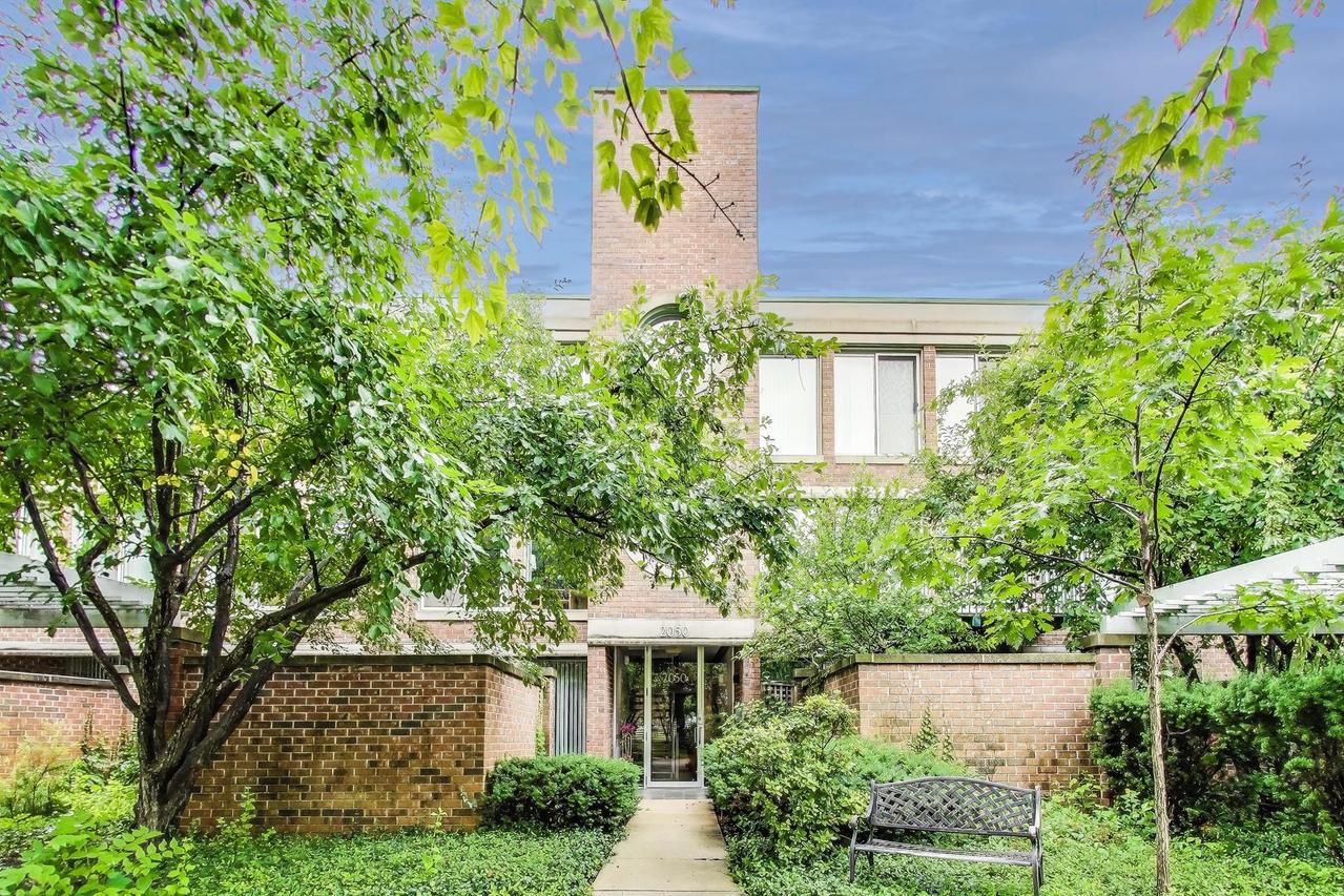 2050 Arbor Ln. #301, Northfield, IL 60093
