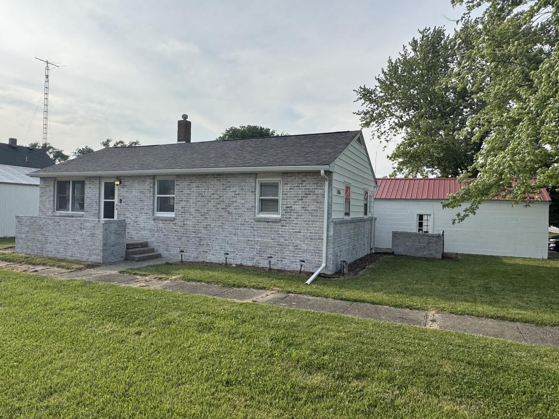 106 W South St., Elliott, IL 60933
