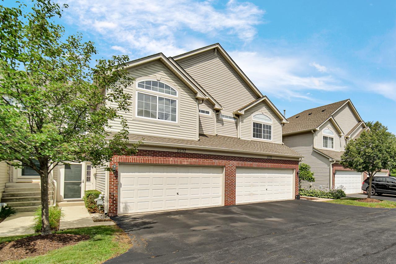 2237 Stoughton Dr., Aurora, IL 60502