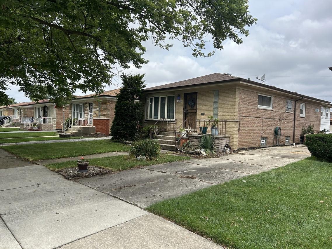4236 W 78th St., Chicago, IL 60652