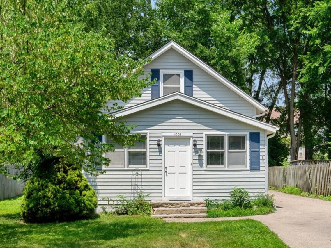 1006 Pine St., Fox River Grove, IL 60021