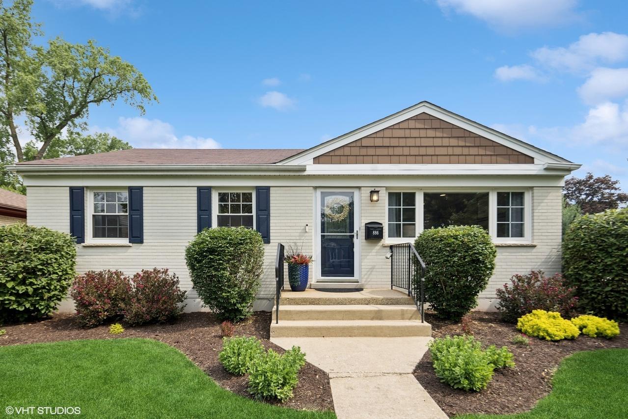 886 Duane St., Glen Ellyn, IL 60137