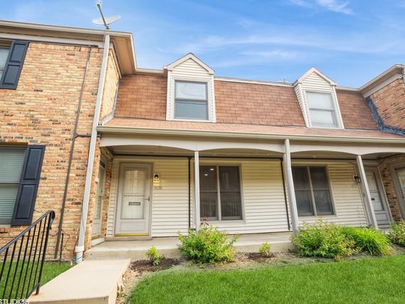 1812 Bristol Walk, Hoffman Estates, IL 60169
