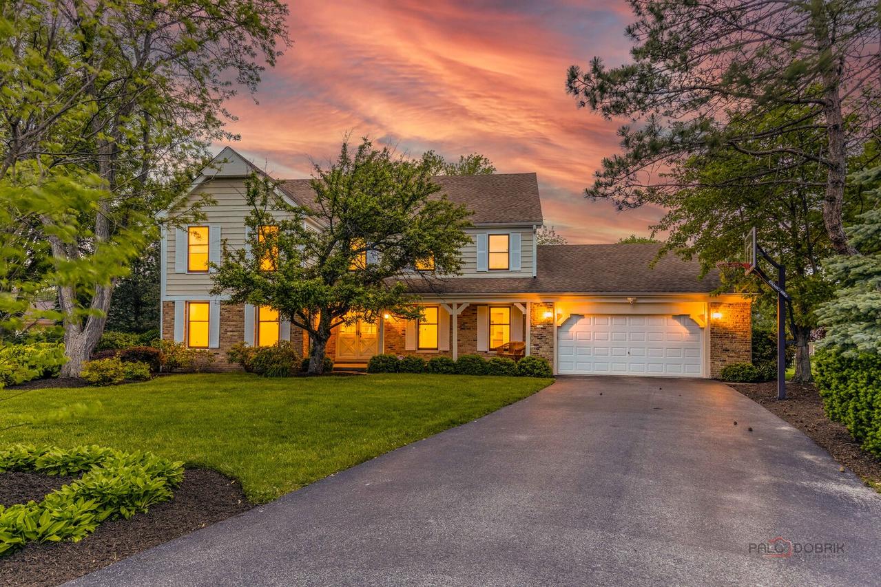 105 Surrey Ln., Lincolnshire, IL 60045