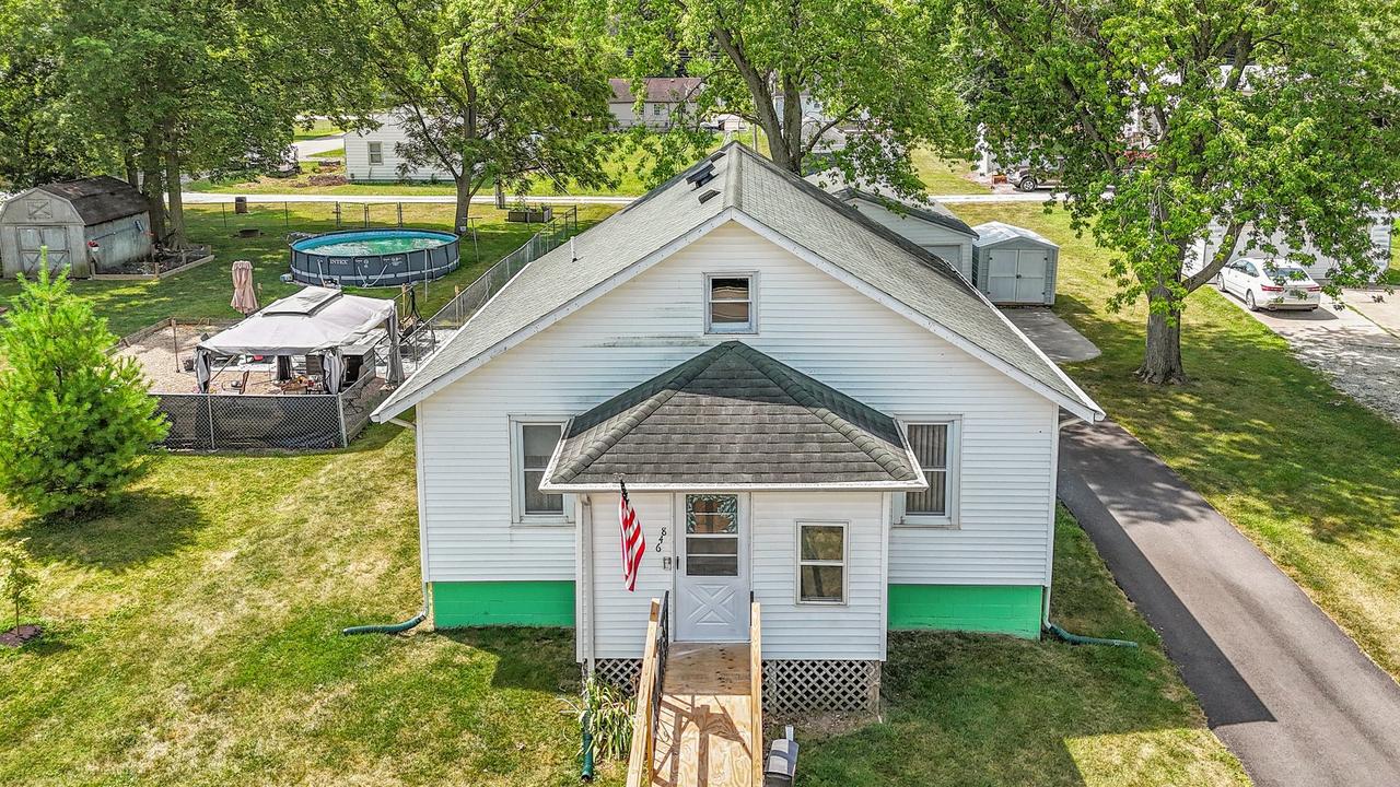 846 E Pells St., Paxton, IL 60957