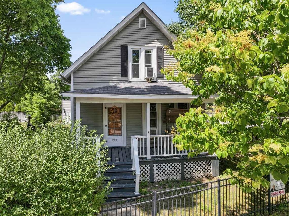 952 Larkin Ave., Elgin, IL 60123