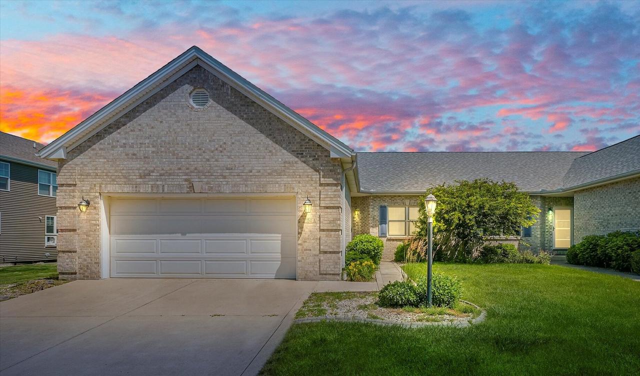 2104A Lucille Ln., Mahomet, IL 61853