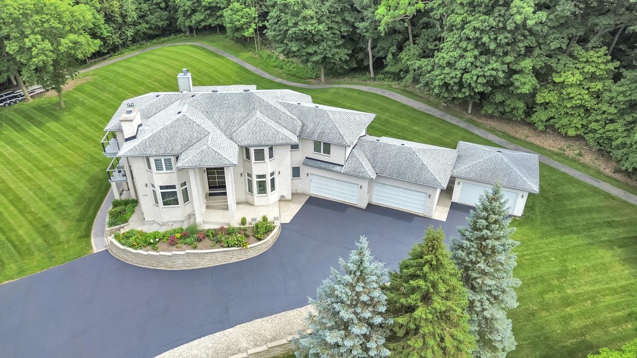 10470 N River Rd., Barrington Hills, IL 60010