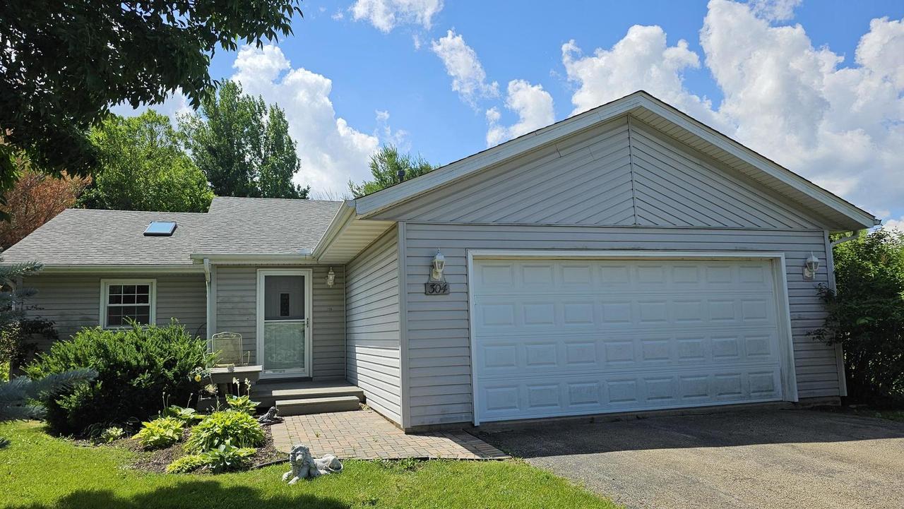 304 Constitution Dr., Poplar Grove, IL 61065