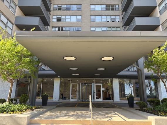 6301 N Sheridan Rd. #5H, Chicago, IL 60660