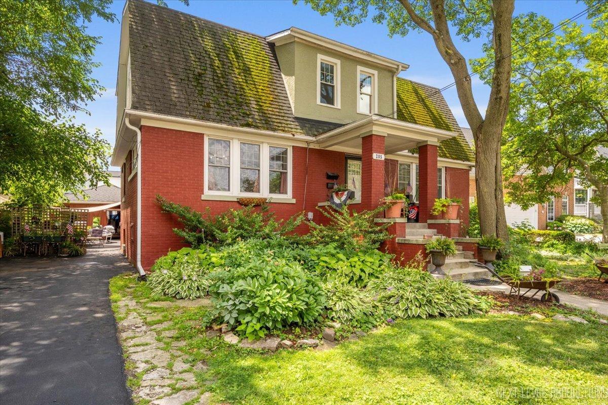 285 Hill Ave., Glen Ellyn, IL 60137