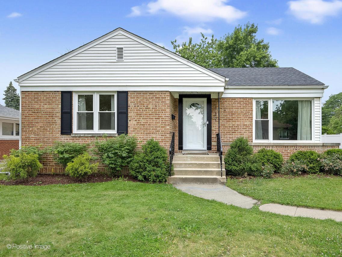 732 Kemman Ave., La Grange Park, IL 60526