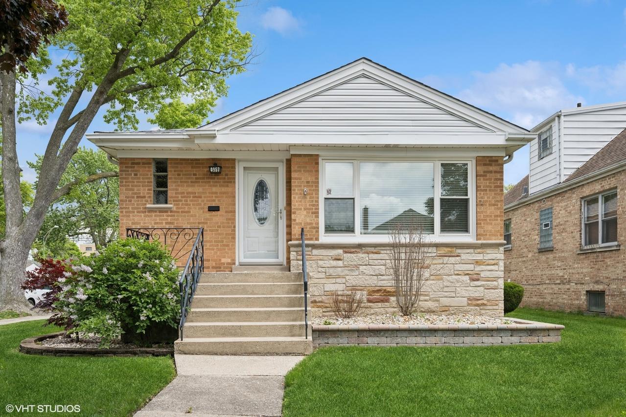 4957 N Meade Ave., Chicago, IL 60630