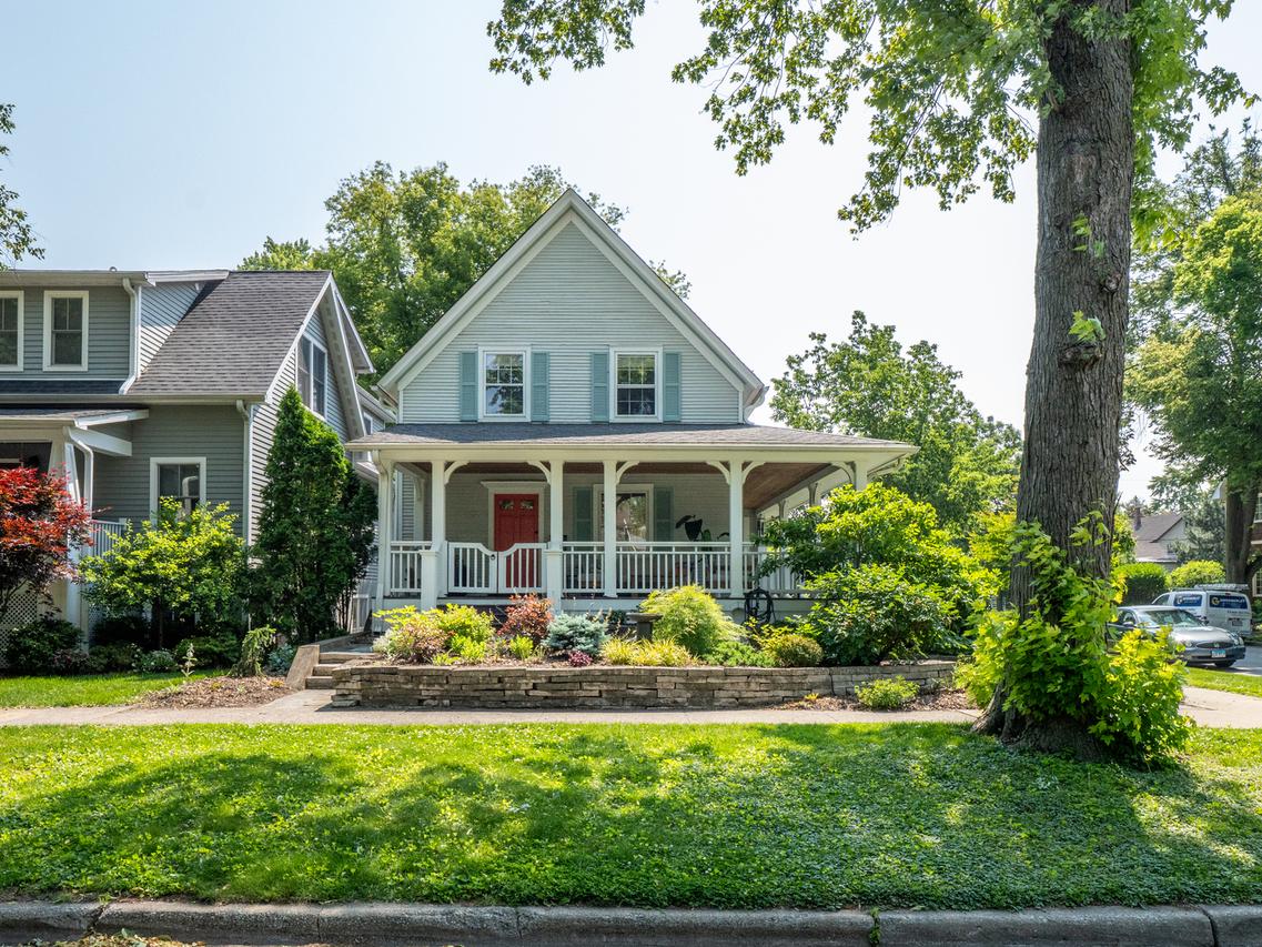 800 Belleforte Ave., Oak Park, IL 60302