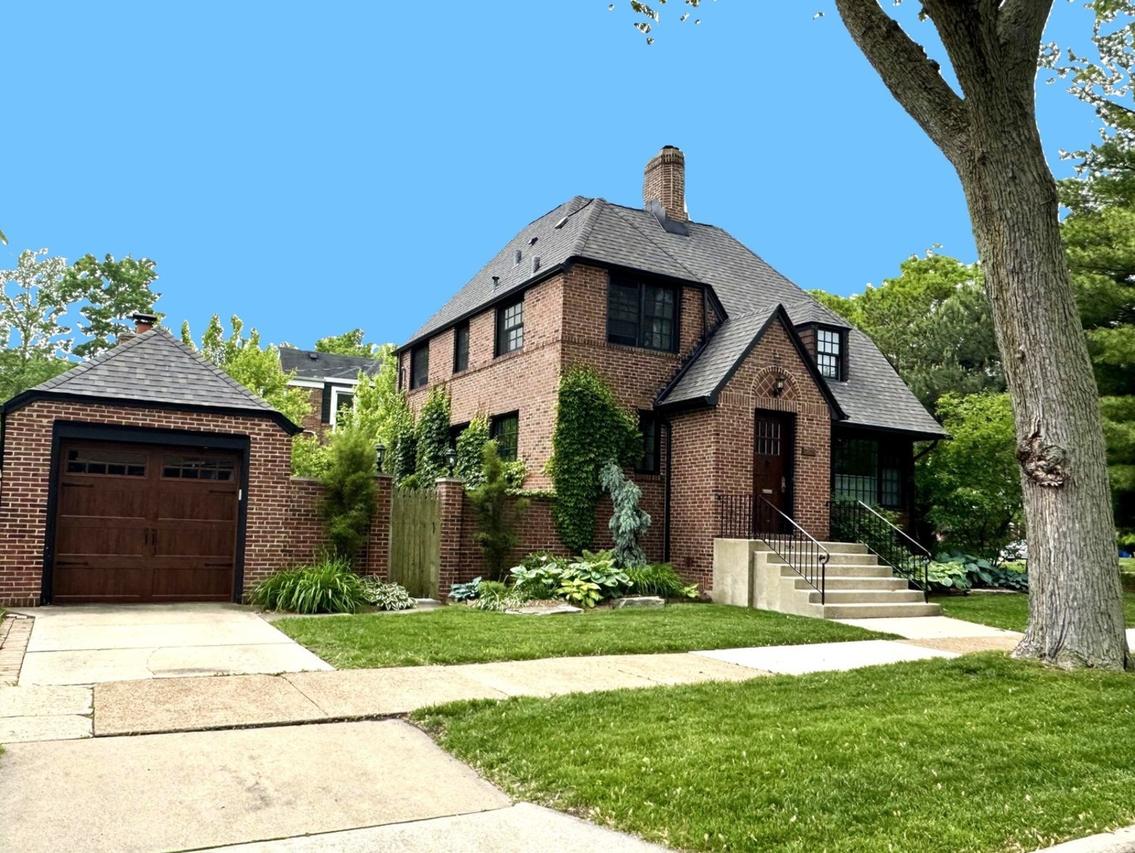 9205 S Hoyne Ave., Chicago, IL 60643