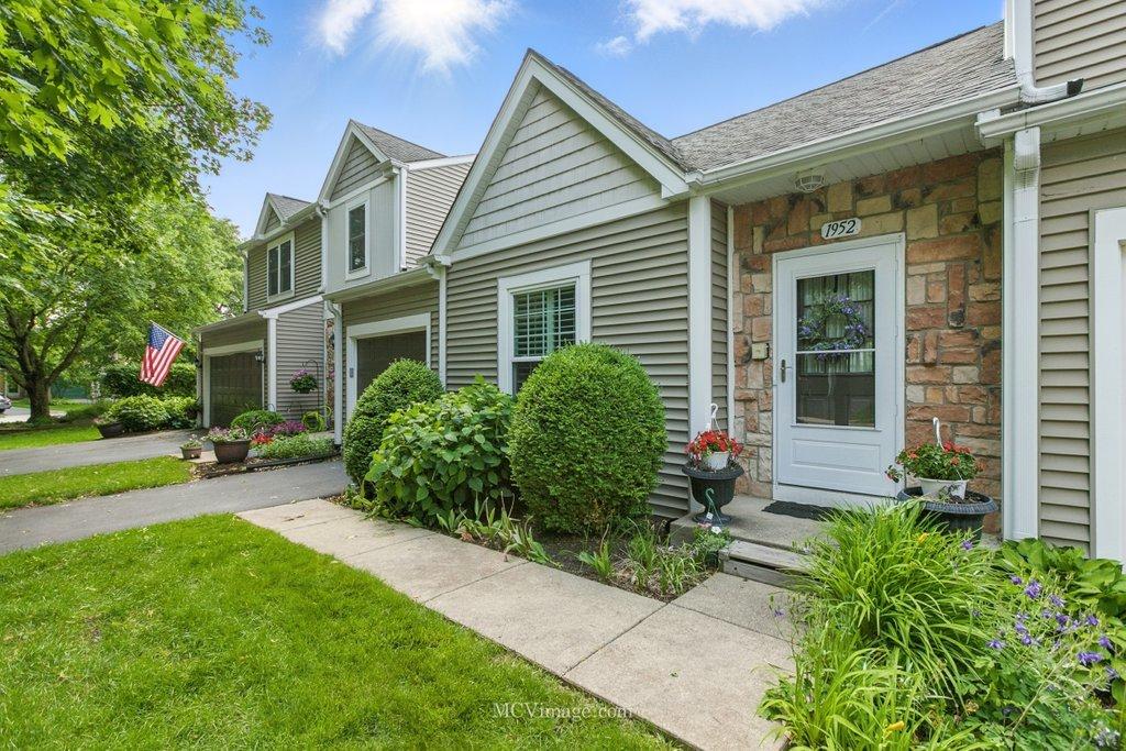 [Address Unavailable], Algonquin, IL 60102