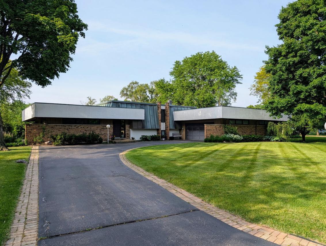 29W261 Iroquois Ct., Warrenville, IL 60555