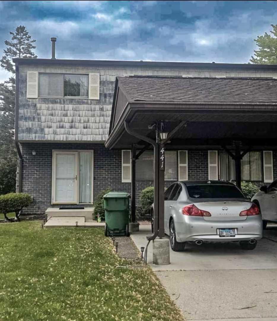 441 Commanche Tr., Wheeling, IL 60090