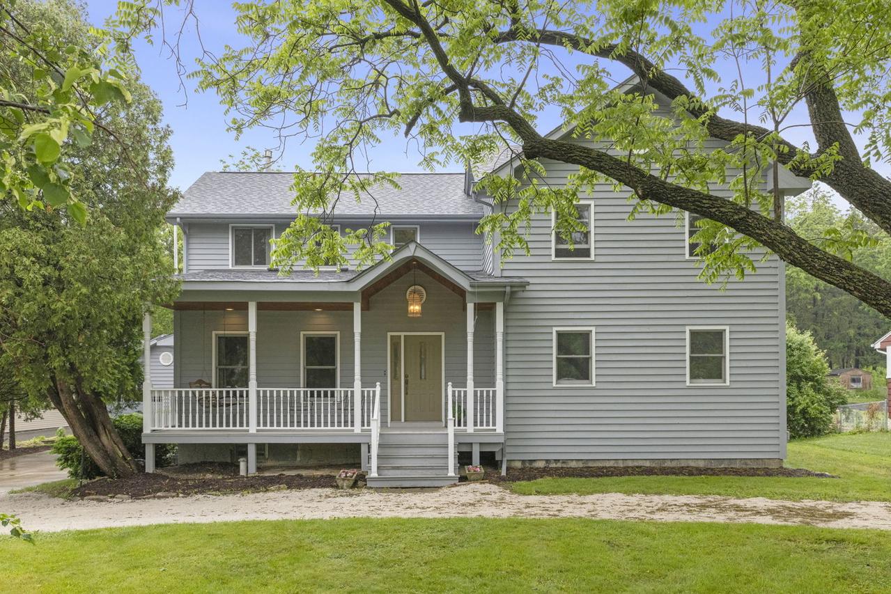 27W268 Hoy Ave., Warrenville, IL 60555