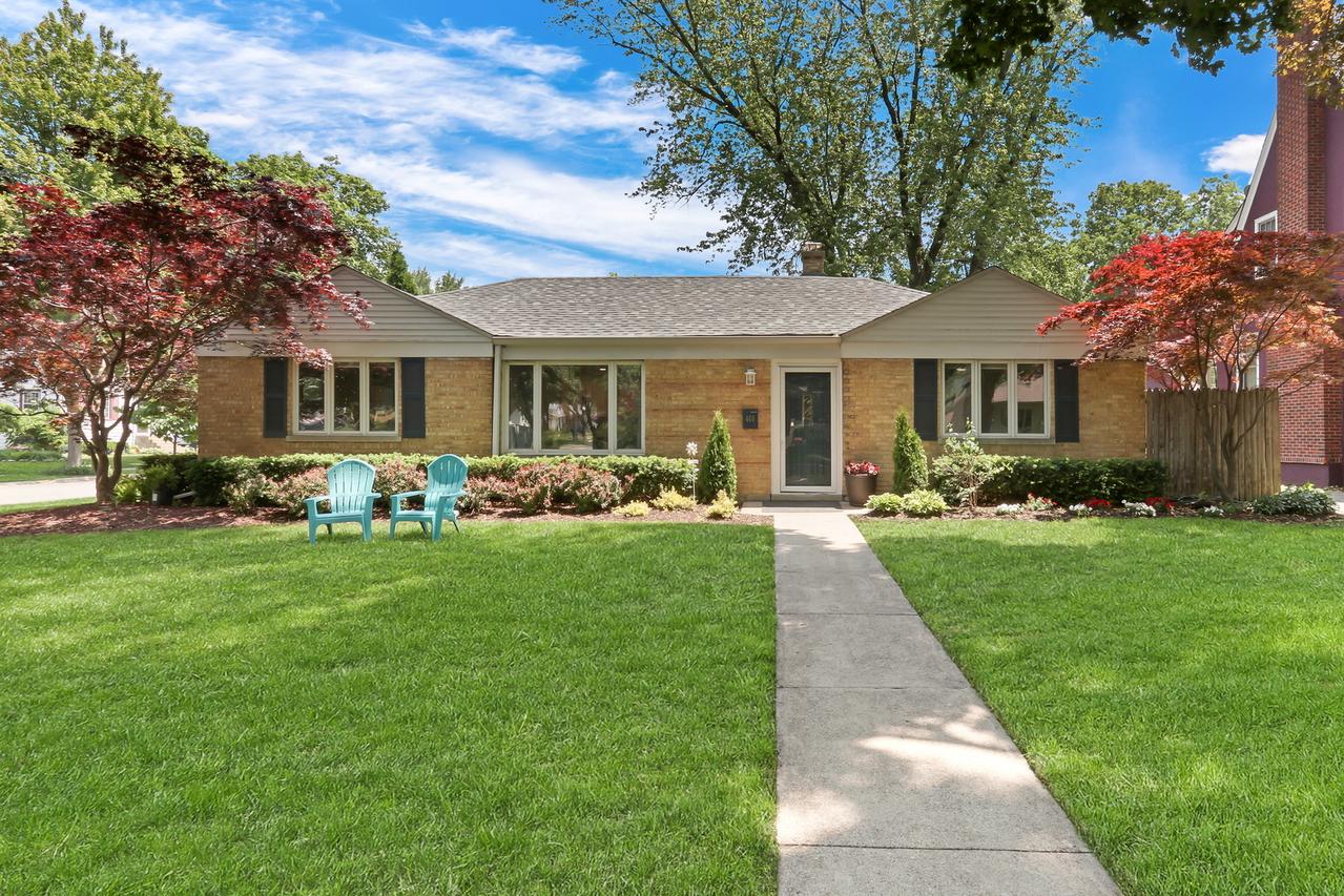 400 Wedgemere Pl., Libertyville, IL 60048
