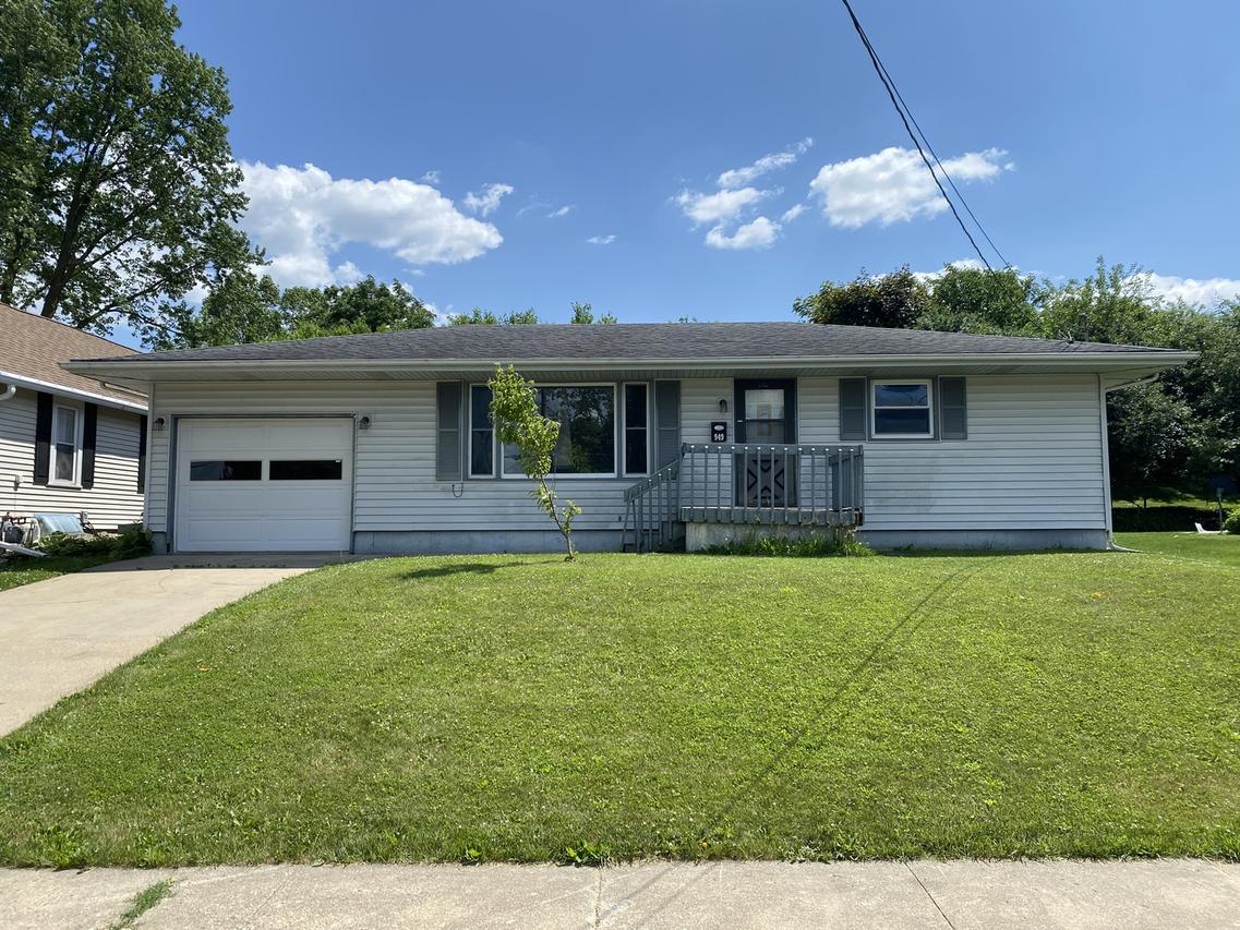 949 W Cleveland St., Freeport, IL 61032
