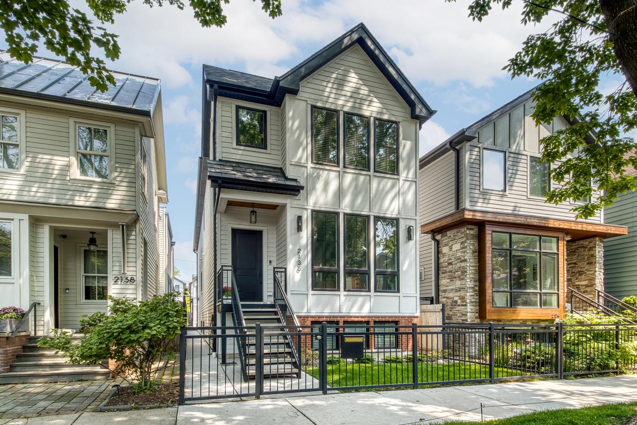 2136 W Melrose St., Chicago, IL 60618