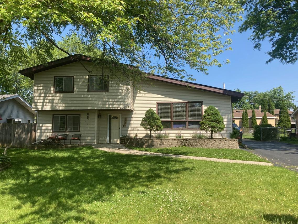 111 Magnolia Ln., Lindenhurst, IL 60046