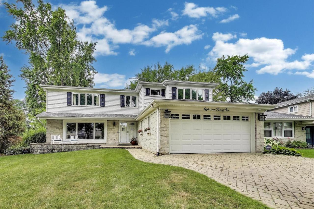 1821 E Boulder Dr., Mount Prospect, IL 60056