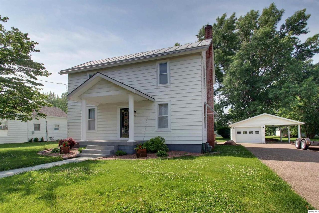 209 Smith St., Ursa, IL 62376