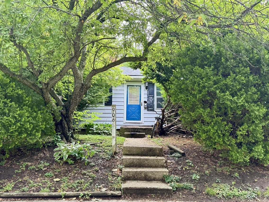 906 E Washington St., Urbana, IL 61801