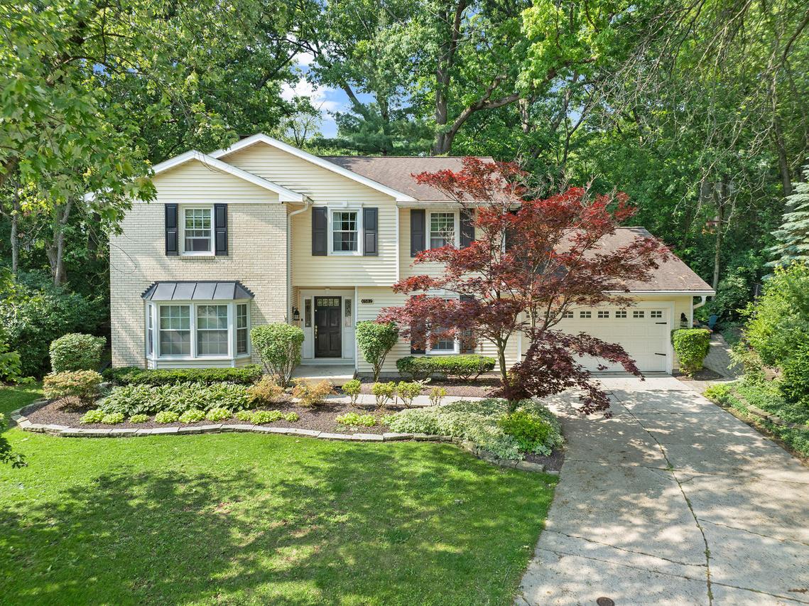 6582 Shagbark Ct., Lisle, IL 60532
