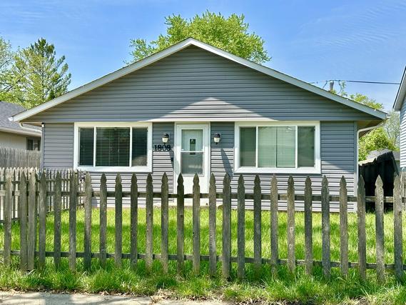 1808 Jethro Ave., Zion, IL 60099