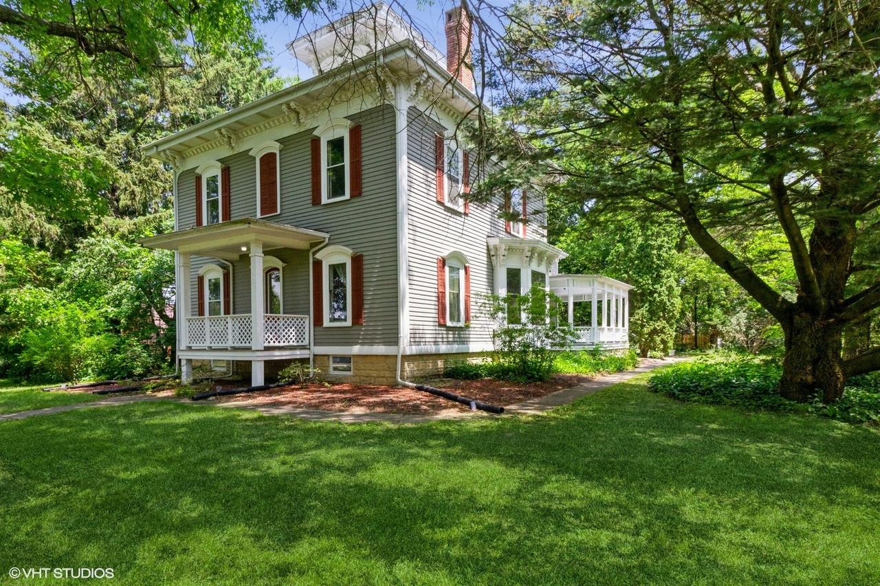 100 E Miller Ave., Hinckley, IL 60520