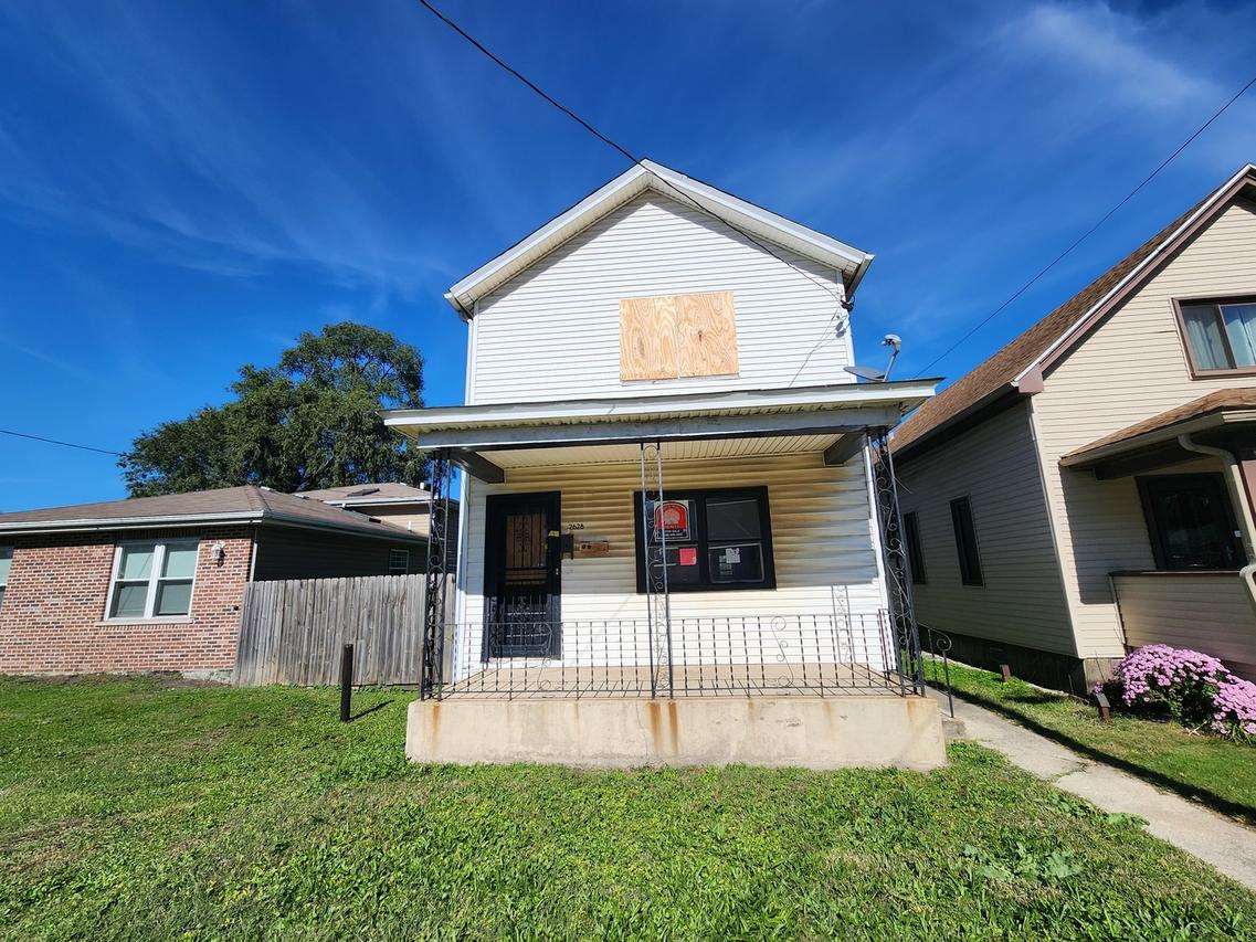 2628 Broadway St., Blue Island, IL 60406