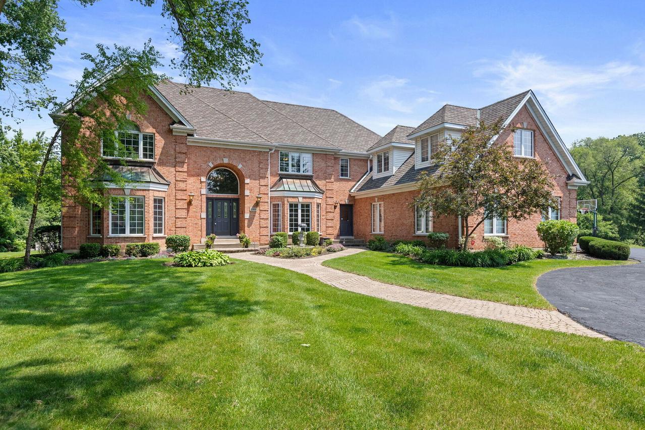 2188 Inverray Rd., Inverness, IL 60067