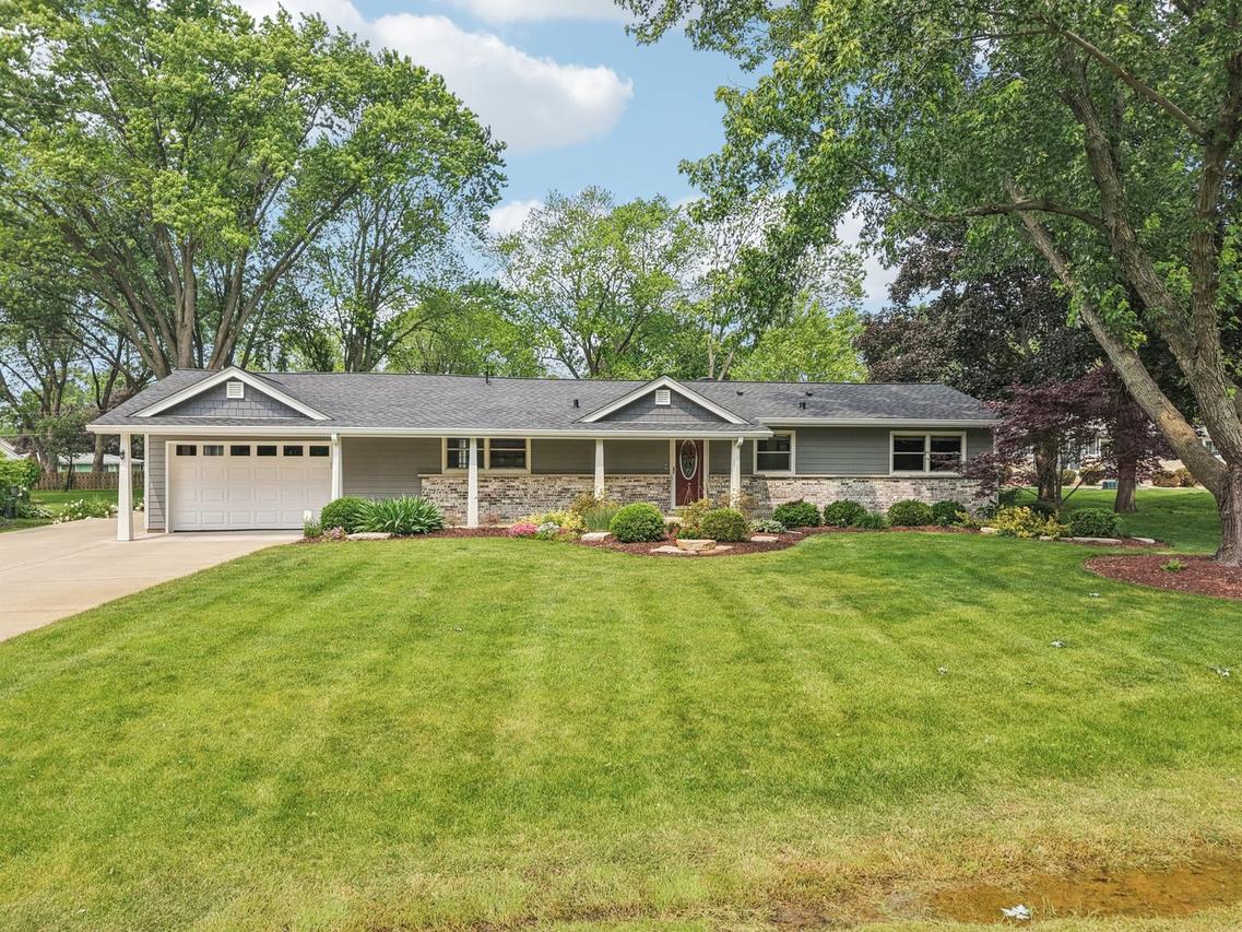 1508 Greenbriar Ln., Schaumburg, IL 60193