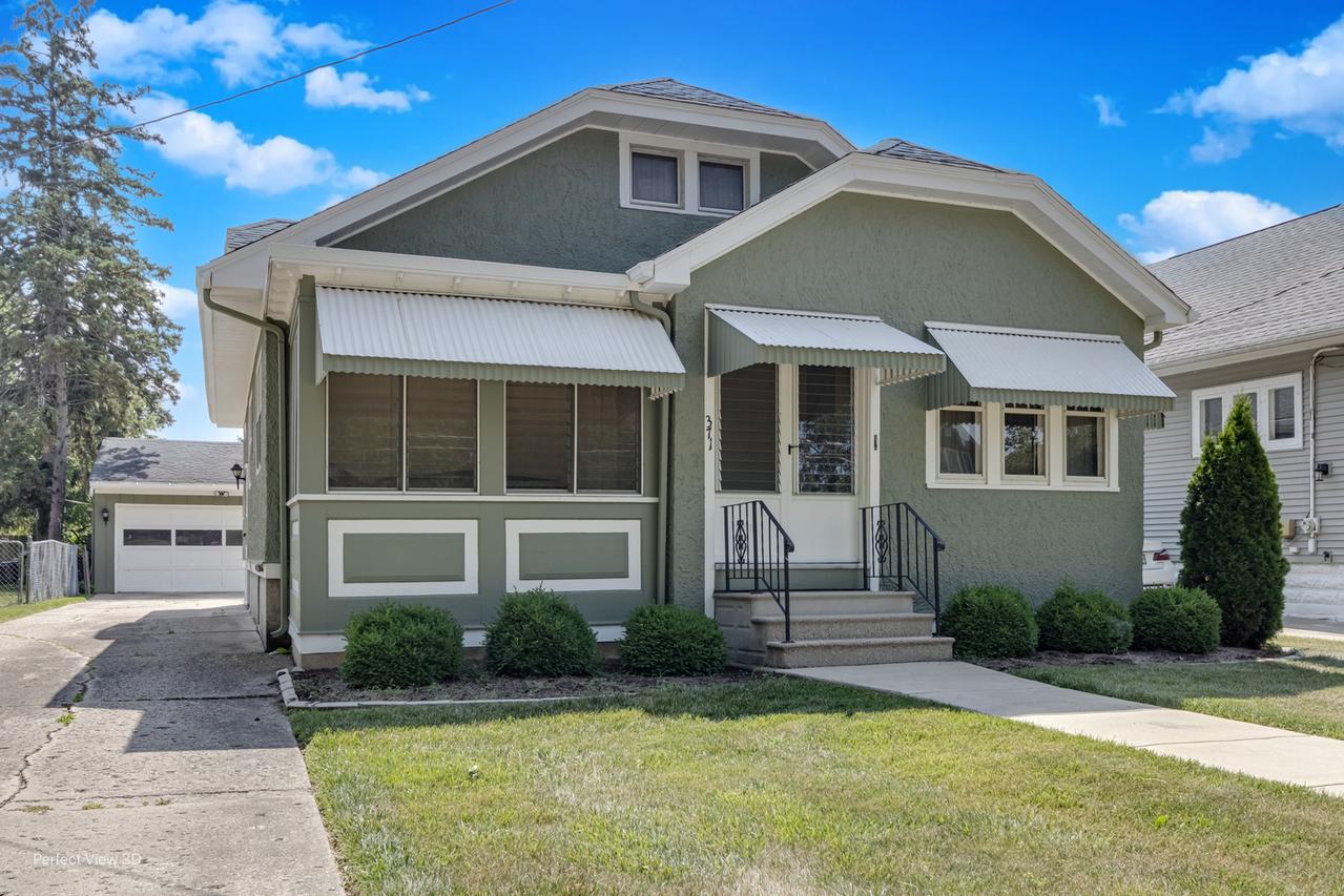371 Elm St., Elgin, IL 60123