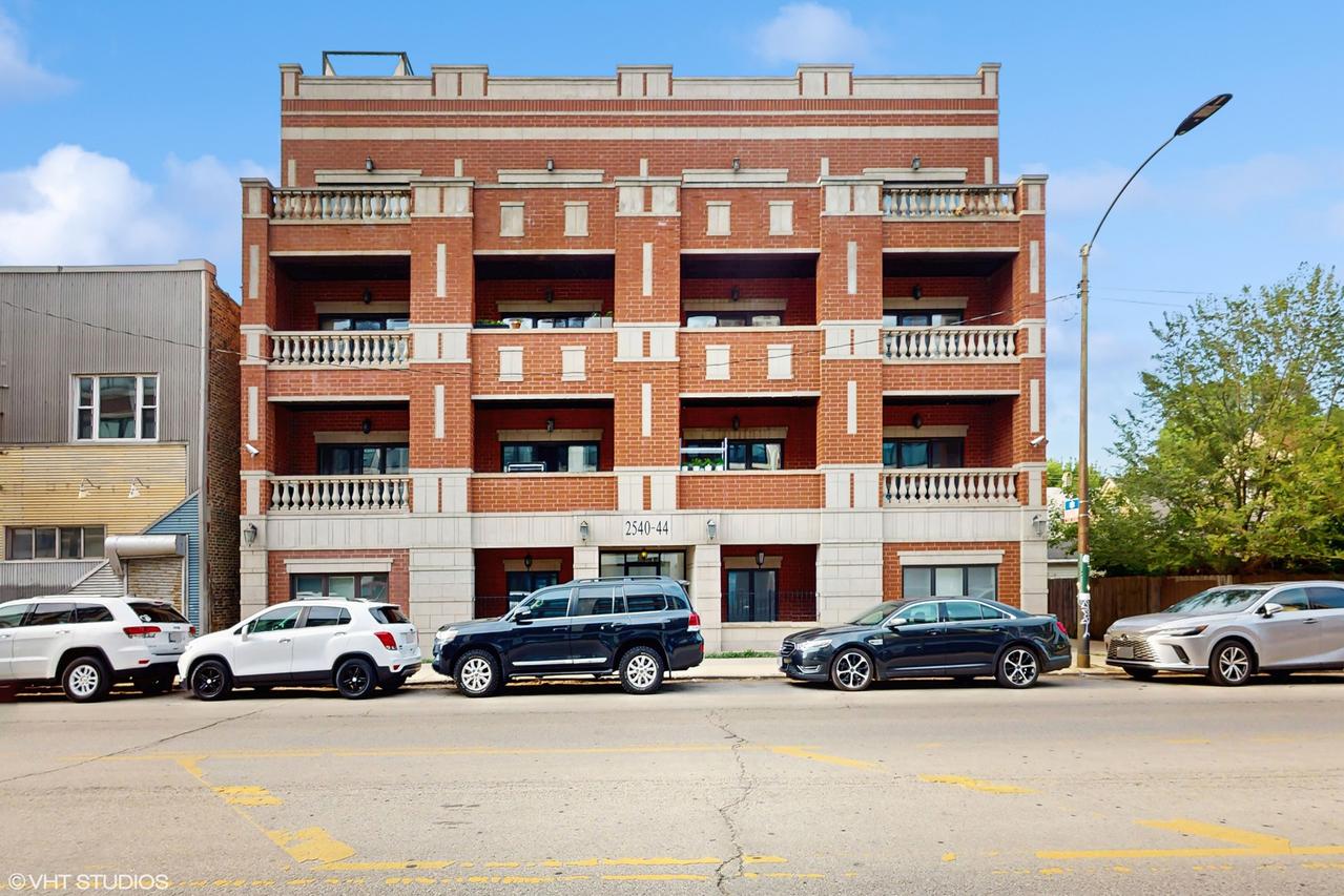 2540 W Diversey Ave. #404, Chicago, IL 60647