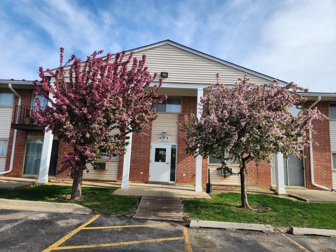 659 E Fullerton Ave. #201, Glendale Heights, IL 60139