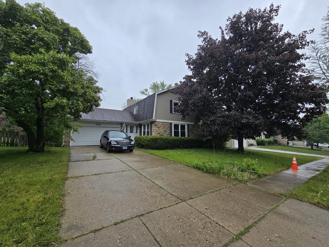 355 Crestwood Ct., Algonquin, IL 60102