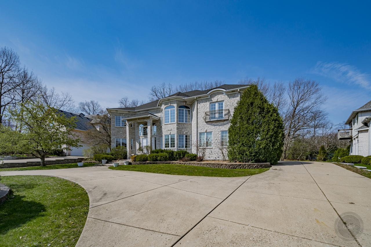 8S320 Hampton Cir., Naperville, IL 60540