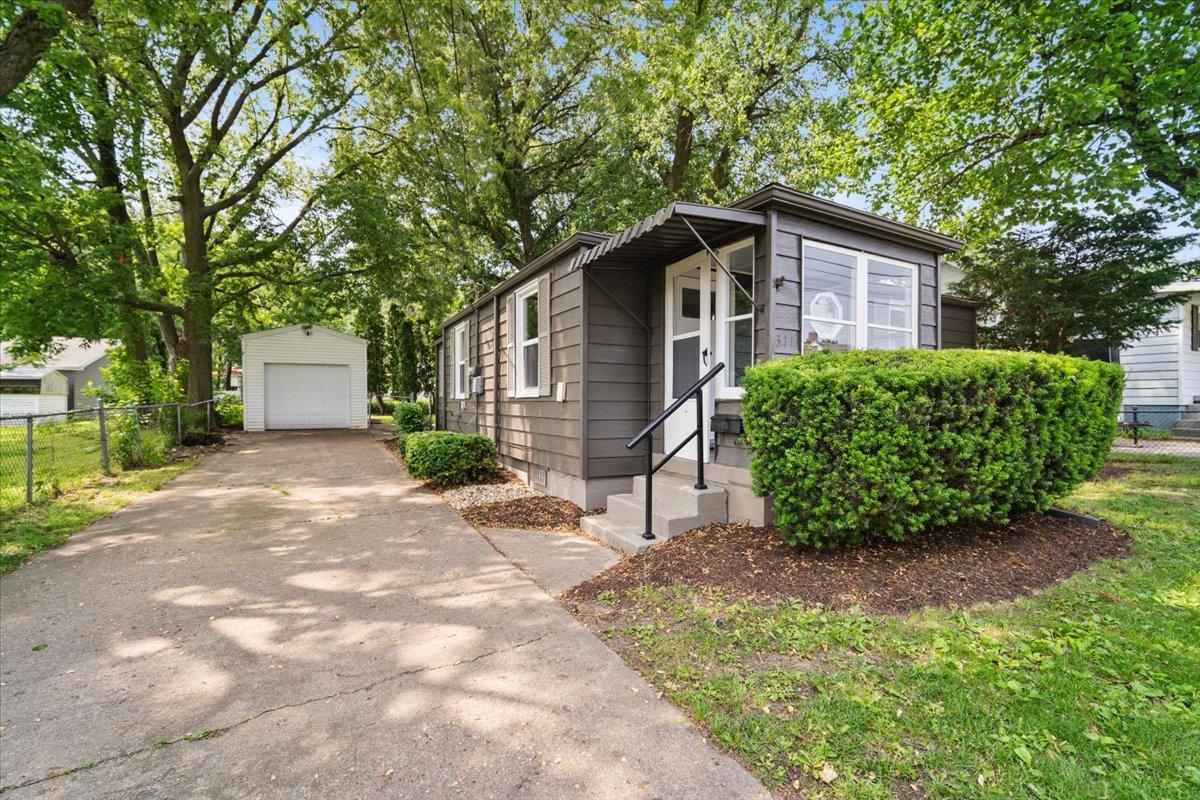 311 E Stewart St., Bloomington, IL 61701