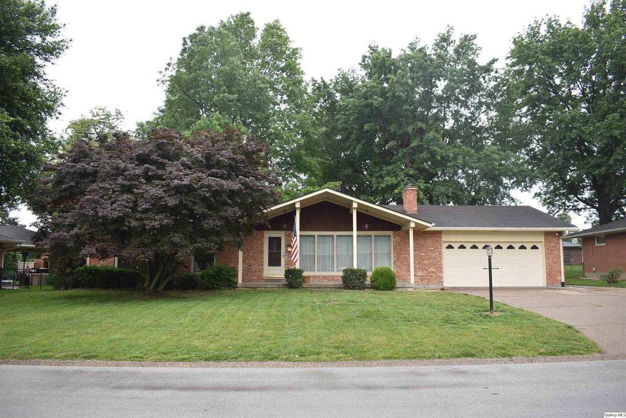 2034 W Wilmar Dr, Quincy, IL 62301