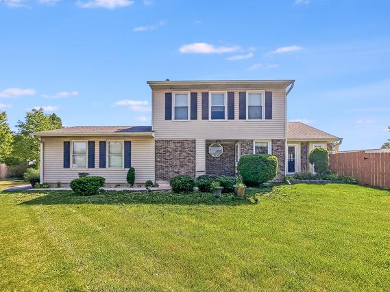 832 Debra Ln., Elk Grove Village, IL 60007