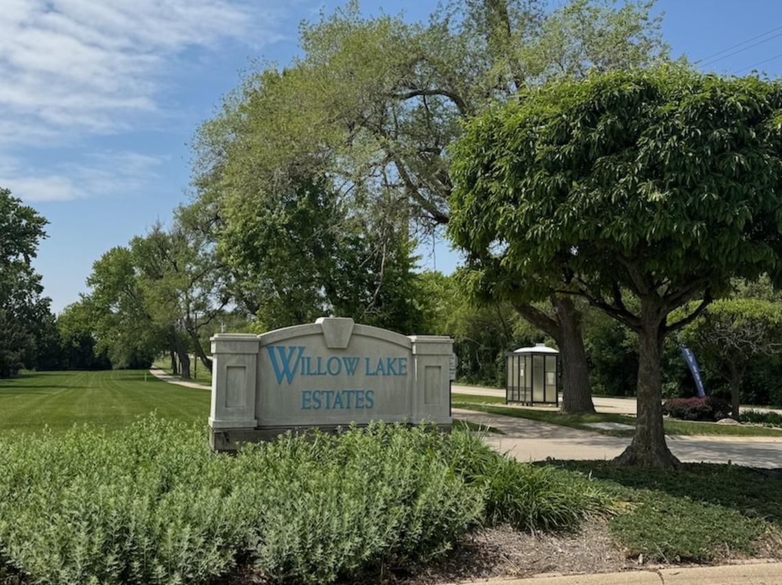 1124 Bayside Rd., Elgin, IL 60123