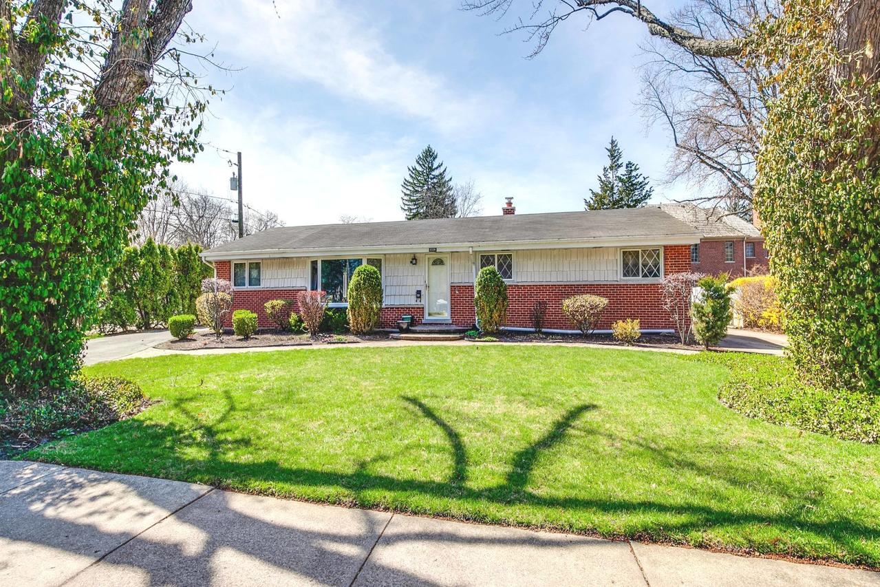 [Address Hidden by Seller], Deerfield, IL 60015