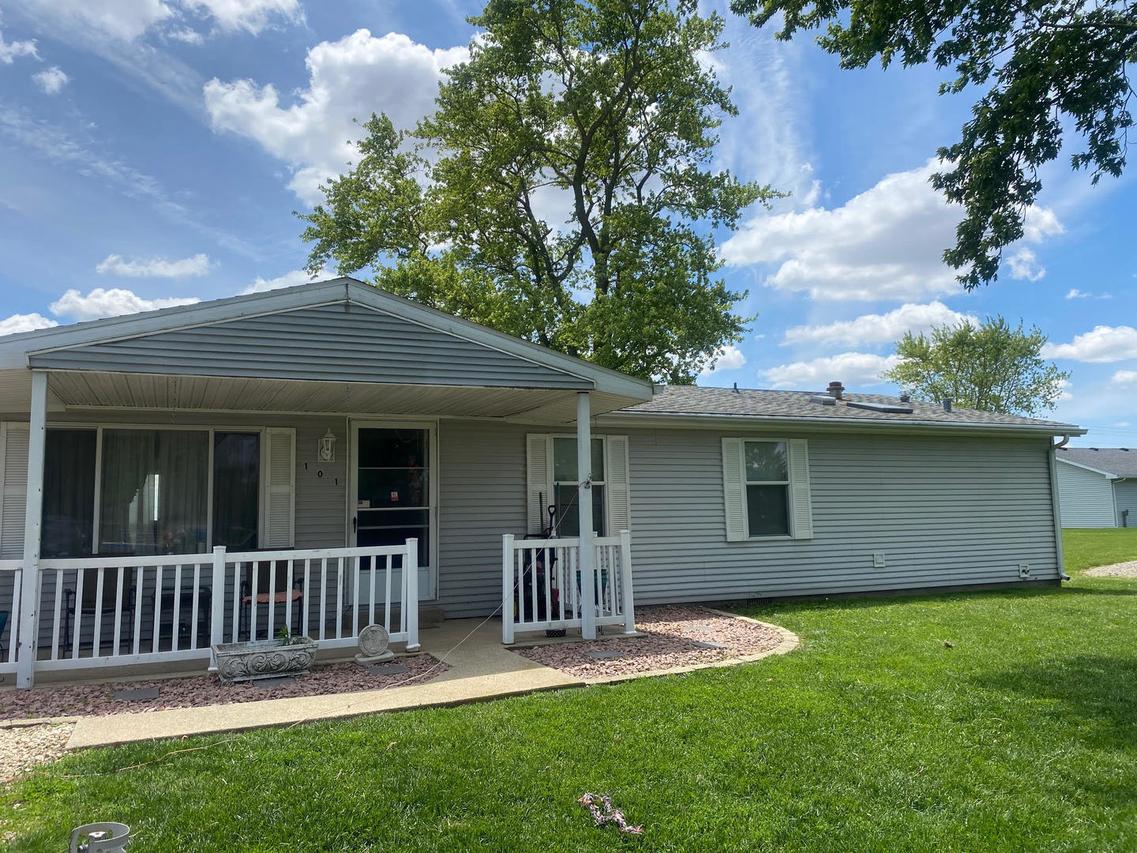 101 Crescent Dr., Watseka, IL 60970